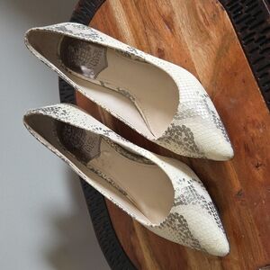 Vince Camuto Snake Kitten Herls